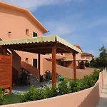 Villaggio Club Le Ginestre Hotel *