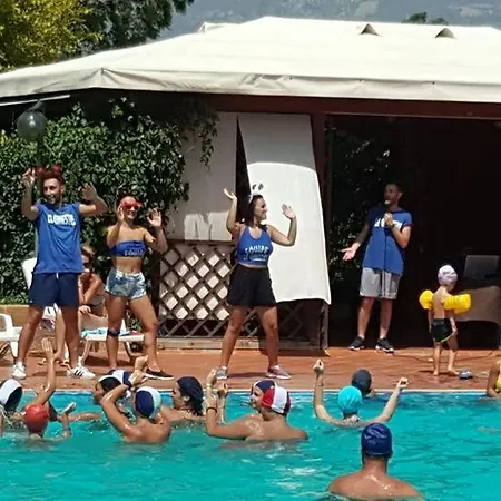 Villaggio Club Le Ginestre Hotel *